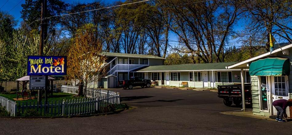 Maple Leaf Motel Шейді-Коув Екстер'єр фото