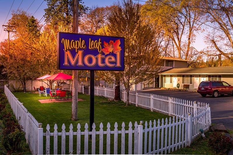Maple Leaf Motel Шейді-Коув Екстер'єр фото